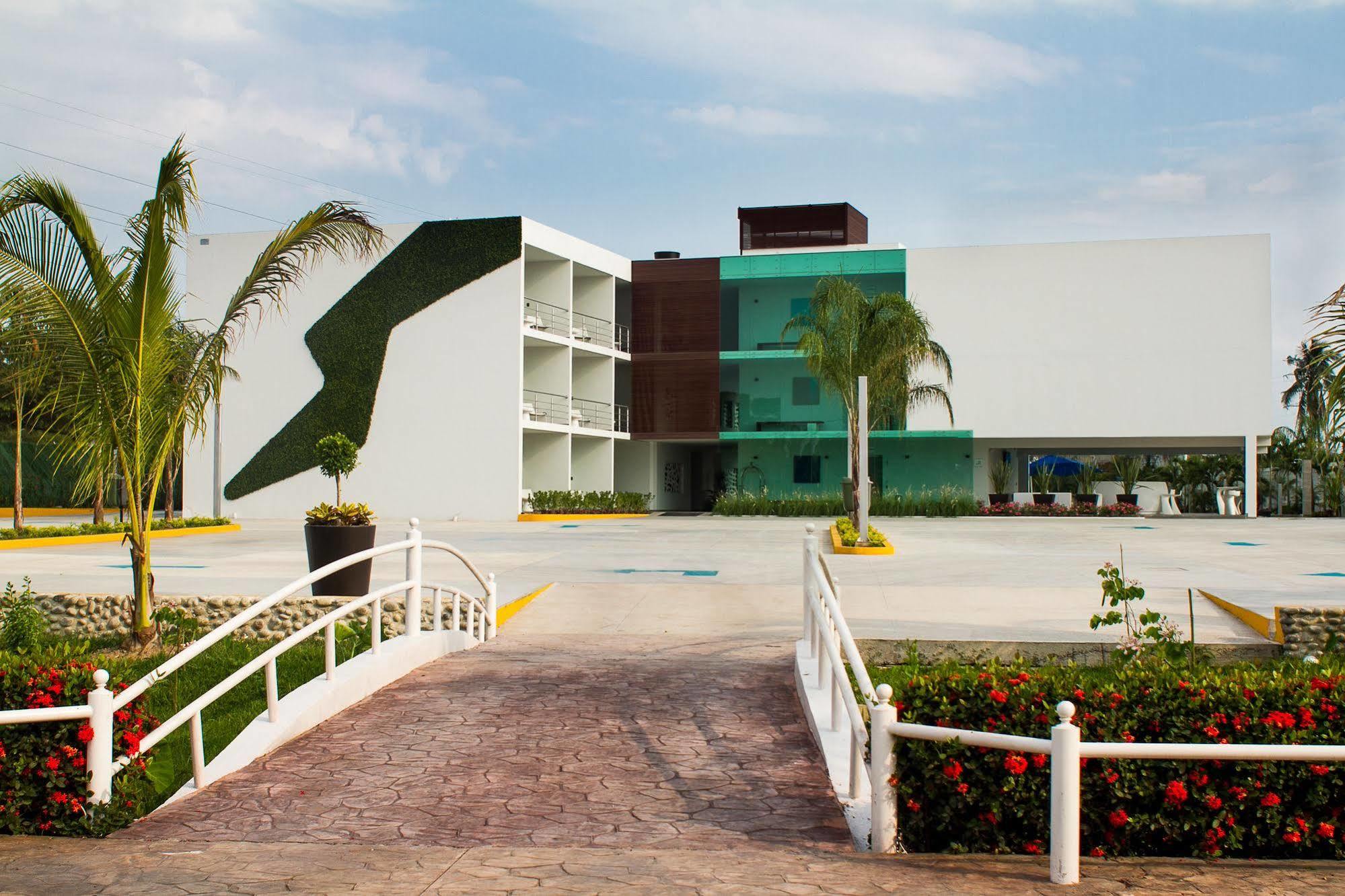 Hotel Aqua Spa & Resort Martínez de La Torre エクステリア 写真